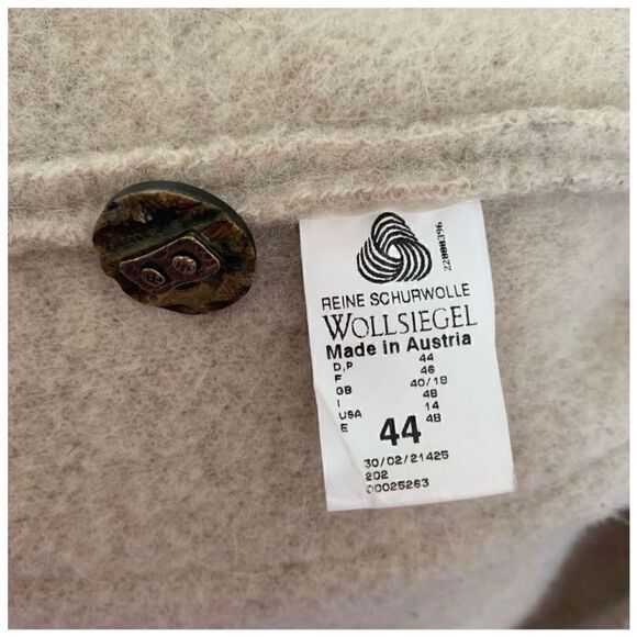 Giesswein Women’s Vintage Cream/Oatmeal and Tan Icelandic Design Coat - Picture 9 of 10